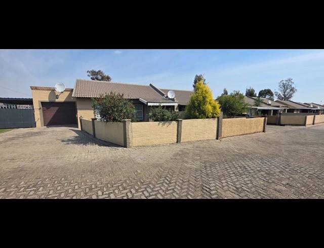 2 BEDROOM TOWNHOUSE FOR SALE IN RIVERSDALE